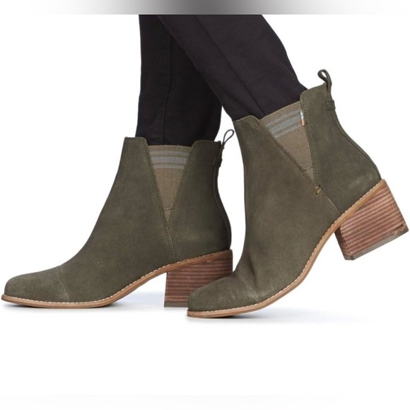 TOMS Women's Esme Desert Taupe Suede Chelsea Boot Size 8. 2.5” heel size - Picture 2 of 15